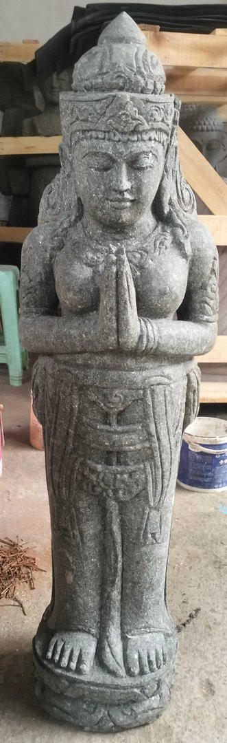 Kleine stehende Namaste Dewi Sri Lakshmi Göttin aus Lavastein 100 cm